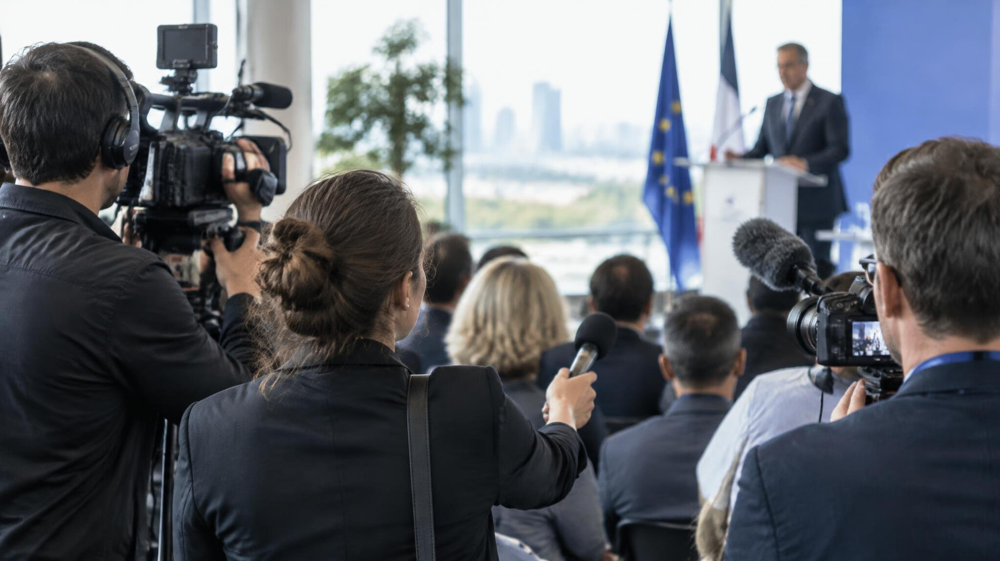 Reporters and cameras at a live public event